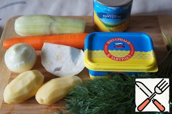 Prepare the products. Wash and peel the vegetables.
