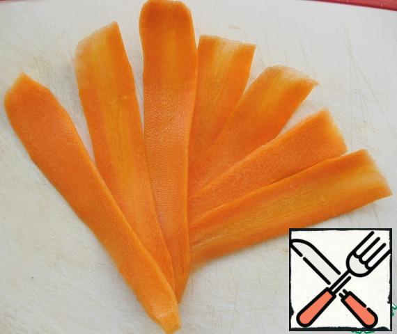 Cut into thinly carrot.