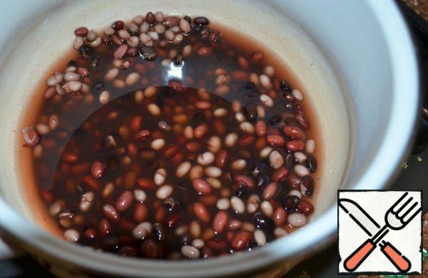 Beans to soak on 4 - 6 hours, in cold water.
Then in this same water boil, 1 hour.
For the best cooking to add sugar.