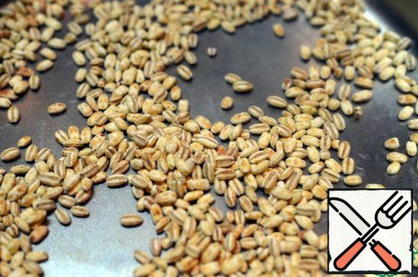 Preheat the Zepter frying pan to a mother-of-pearl color, lay out the previously washed and dried pearl barley and fry over high heat until golden brown.
