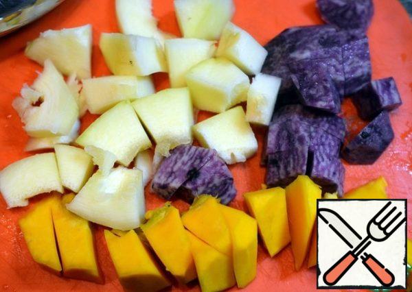 Peel the vegetables and cut them into cubes. I have purple potatoes.
