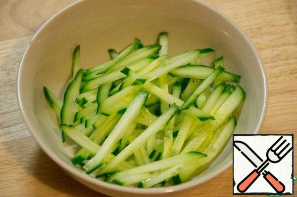 Cucumber cut into julienne strips and put into a bowl. Also lay the sliced radish.