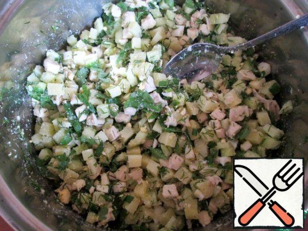 Boil separately potatoes, eggs and fillets.
Cucumbers to clear.
Greens (5-6 sprigs), finely chop.
Potatoes, eggs, fillets and cucumbers cut into cubes, randomize with greenery.