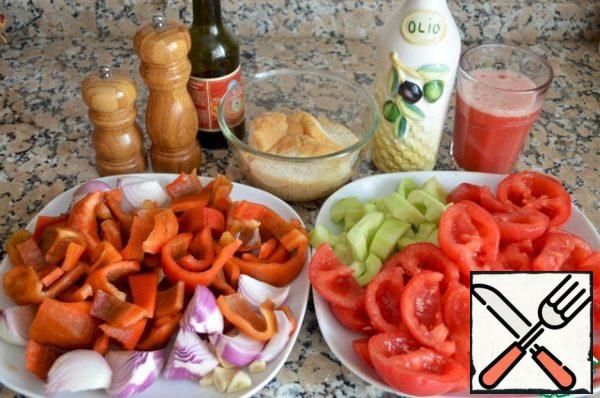 Cut all the vegetables into medium pieces.
