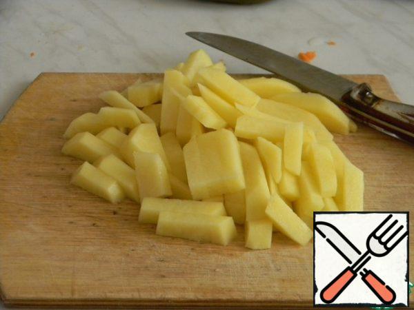 Peel the potatoes, cut into cubes. Add to carrots, cover with water and boil it since boiling 5 minutes.