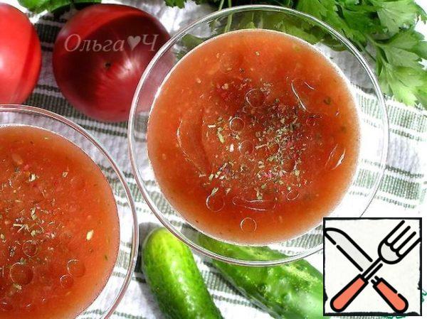 Pour fresh gazpacho in glasses, add a little vegetable oil, sprinkle with dried Italian herbs and serve.