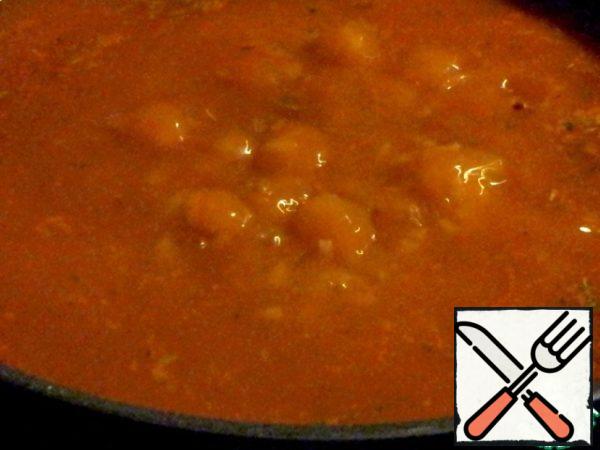 Wash the rice and put it in the soup.
Add all the spices, seasonings and sugar.
I also added tomato paste. You can put more liquid on this amount..
Vegetable soup is ready.
