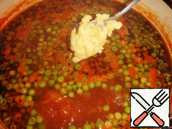 Add 20 g of butter, ground with flour, and 100 ml of whiskey to the finished soup.
