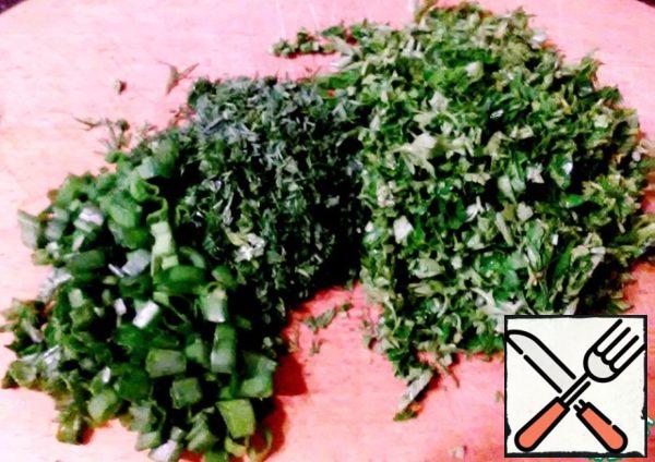 Chop the cabbage and add it when the potatoes are almost ready (the cabbage is young and does not cook for long). Cook for another 10 minutes, squeeze out the lemon juice, add the chopped herbs and, covered, leave to infuse for 30 minutes.
