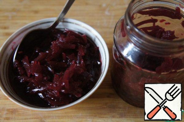 Beets I had homemade canning, natural, without vinegar, a small jar, about 300 ml capacity.