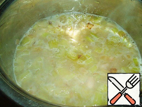 Cook the soup for about 5-7 minutes.