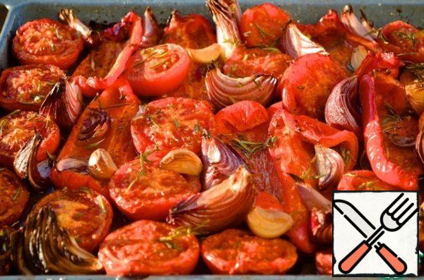 Bake in the oven at a temperature of 200 * C for half an hour. In the middle of cooking, swap the baking sheets.
