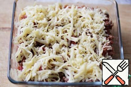 Sprinkle with grated cheese, return to the oven and bake for another 10-15 minutes. Remove the ready casserole from the oven, sprinkle with herbs if desired.