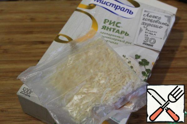 Put the packets of rice in boiling salted water and cook on low heat for 30 minutes.