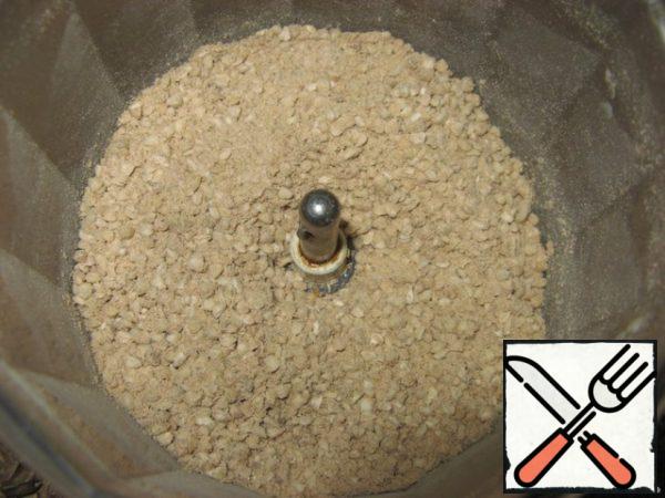 Grind buckwheat into flour. Add some hot water to it and mix it so that there are no lumps.There also add the egg and mix thoroughly.