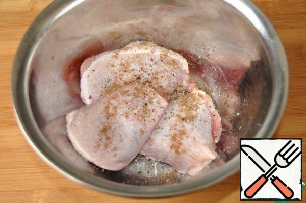 Chicken thighs sprinkle with salt, ground coriander and white pepper (I have a mixture of peppers). Rub.
