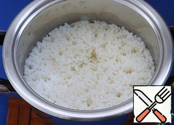 Close the lid, remove the pan from the stove. Let it stand for half an hour, and the rice comes by itself. Cover and wrap the pan is not necessary.
That's such a handsome man turns out.