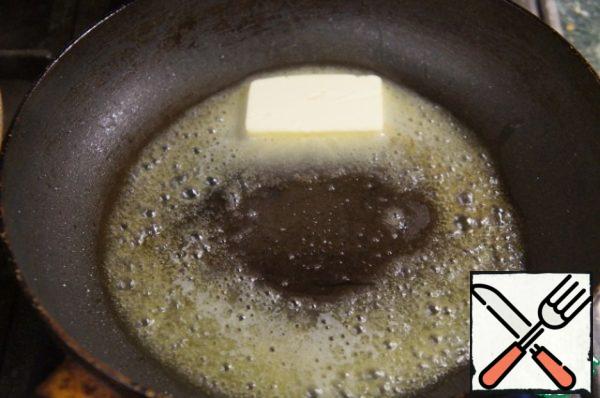 In a deep saucepan melt the remaining butter.
