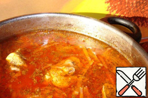 On a very low heat, the borscht is stewed for another 10-15 minutes.
