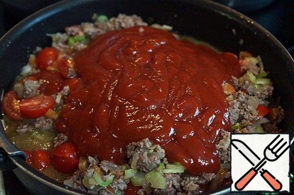 Add tomato paste, stir and add salt.

