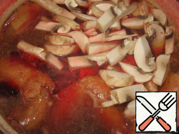 Cut the mushrooms and send them (half an hour after the beet) in a pot. Add salt to taste. Cook another half hour.