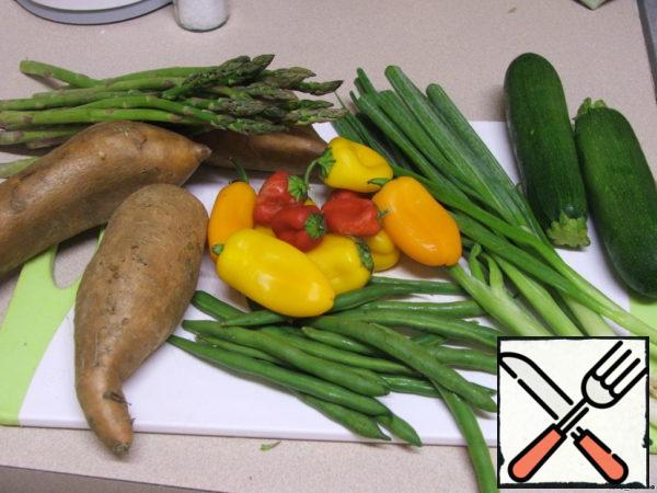 Prepare the necessary vegetables.