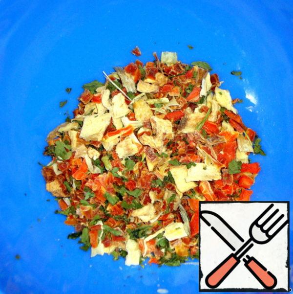 Dry the vegetables and herbs.
