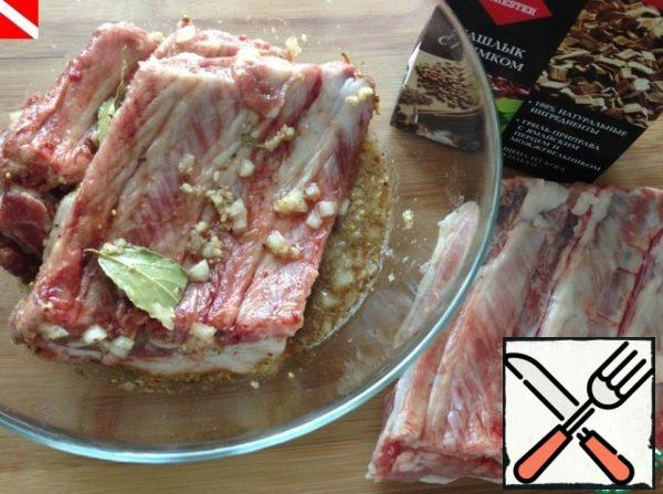 Cut the ribs into convenient-sized pieces and place in the marinade.
