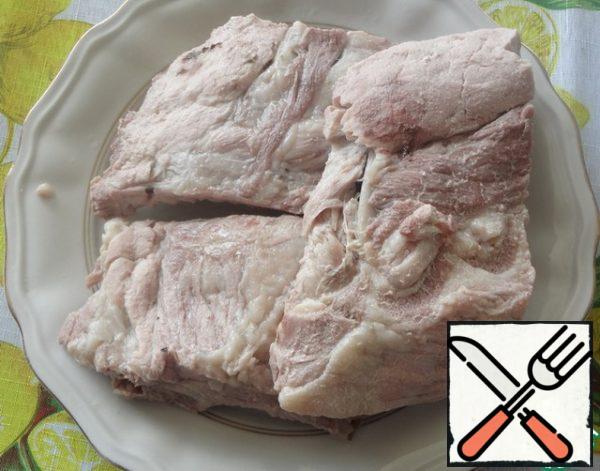 To meat you probably was not raw, you have it at home pre-boil in unsalted water. About 1 hour, so the meat was tender, but not fall off the bone. Set aside to chill, while they themselves enjoy cooking marinade.
