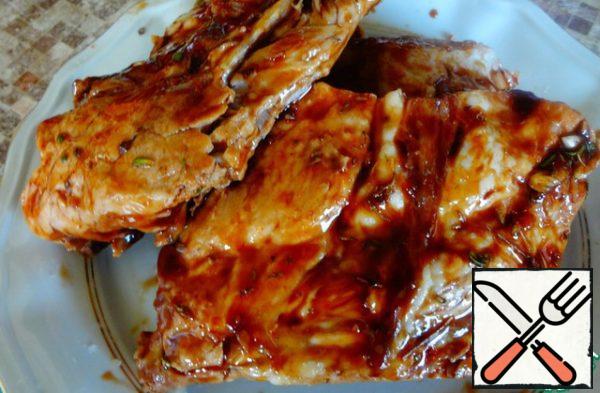 Grease cooked pork ribs with this sauce for at least 30 minutes. Then fry them on the grill, under a grill, on a barbecue grill or on coals, string them on skewers.
