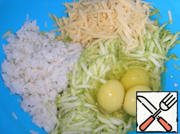 Place in a large bowl, add grated zucchini, rice, eggs and 1/2 Cup cheese. Stir well.
Add salt and pepper to taste.