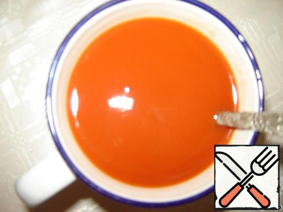 Tomato paste diluted with a small amount of boiled water and stir until smooth.