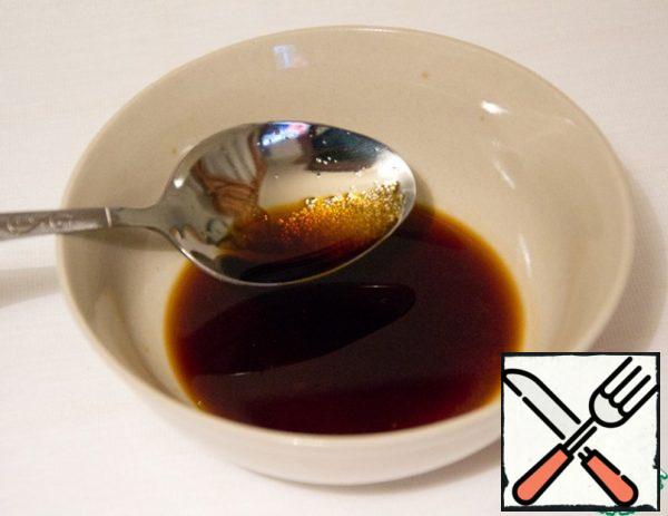In soy sauce (6-7 tablespoons) stir the sugar, slightly heated in a microwave.