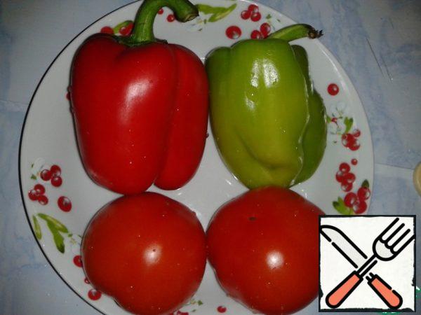 While all this is being prepared, prepare tomatoes and peppers.
