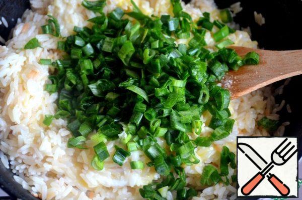 Add the green onions, fry for 2 minutes, add a little water, cover with a lid. Cook for 10 minutes more. Serve with soy sauce.