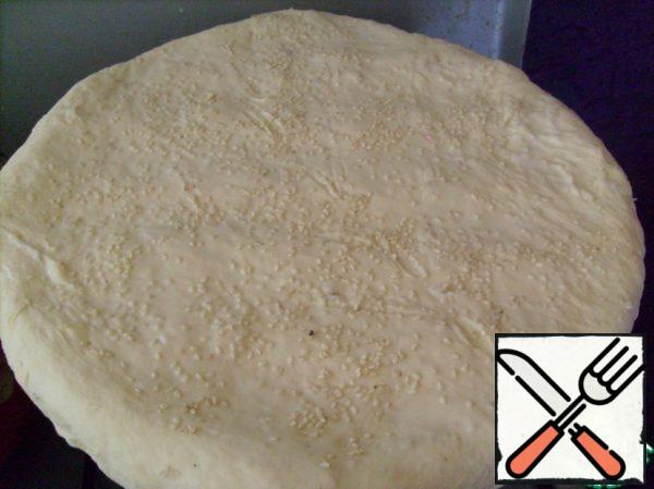 Cover the borscht with a lid on top and send it to the oven, where it will spend 1 hour.
