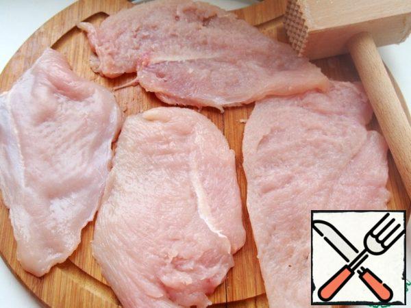 Cut each chicken fillet and hit with a hammer.