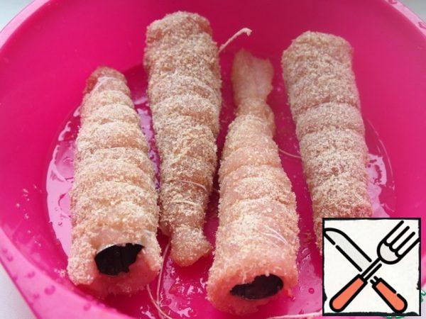 Chicken tubes roll in breadcrumbs and put in a form, greased with olive oil. Bake in the oven, preheated to 220 degrees, 25 minutes.