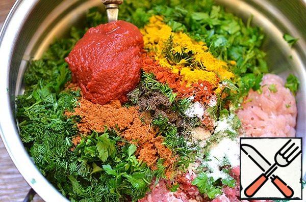 Add spices (red hot pepper, sweet paprika, ground black pepper and turmeric), salt and tomato paste. Traditionally, this dish is spicy.
