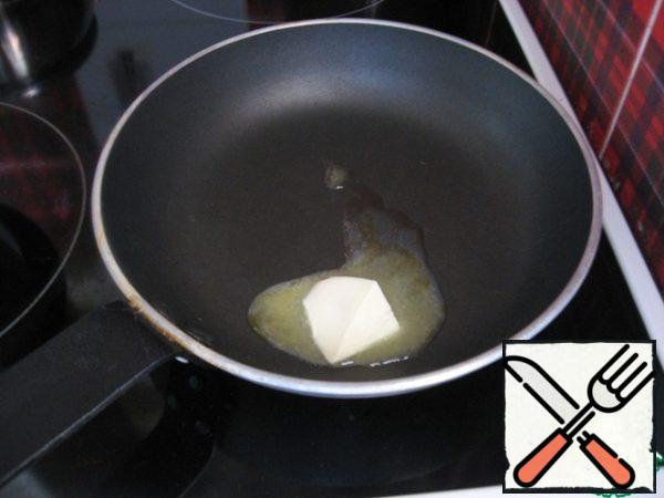 Melt the butter in a pan.