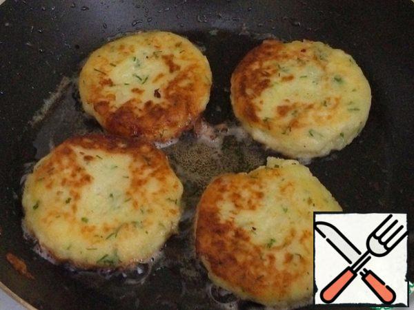 Fry in preheated vegetable oil for a couple of minutes on each side.
Serve with fresh vegetables or any sauce.
