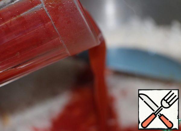 Add twice as much liquid (in this case tomato juice plus water) as rice. That's why we measured the amount of rice.
