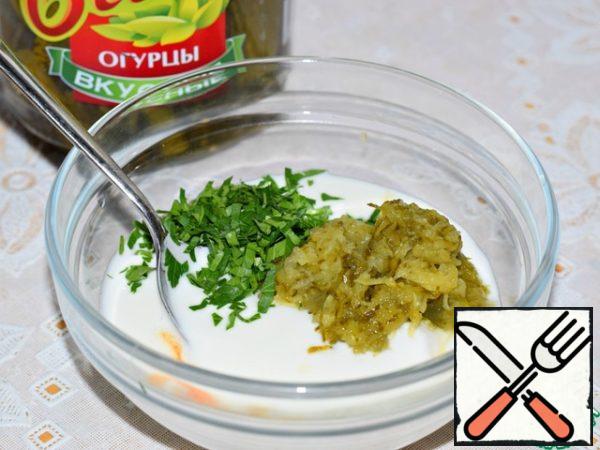 For the sauce, mix thick yogurt (or sour cream) with grated cucumbers, chopped parsley, add a drop of tabasco sauce, salt and mix.
Serve the chops hot or cold, pouring sauce over them.