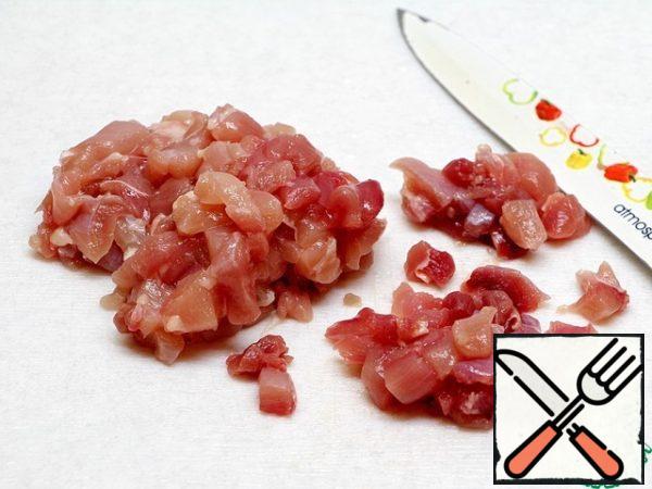 Chicken fillet cut into small, small cubes of size 1 by 1 centimeter.