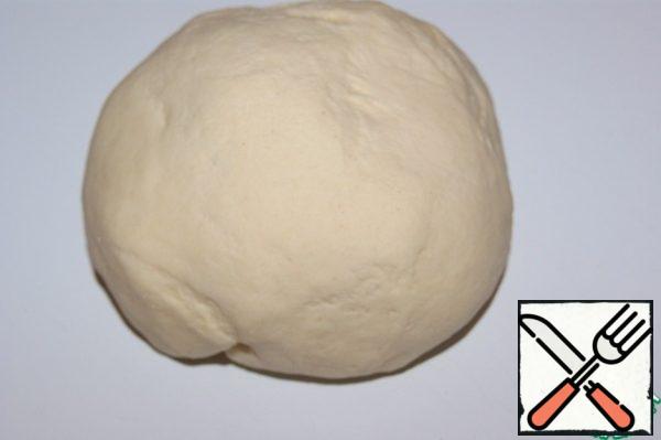 Knead the dough for 15 minutes. See how it changed structure and color.
Place in a food bag and send to the refrigerator for 30 minutes.