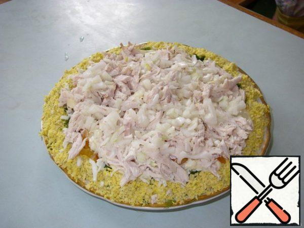 Boil the chicken fillet, cut into strips,
put the pickled onion on top, pour mayonnaise.
