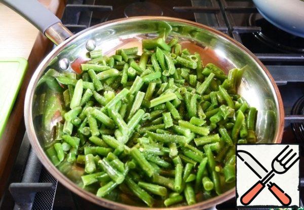 Beans lightly salt and fry in a small amount of vegetable oil.