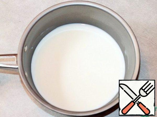 Measure 100 ml of milk and pour into a pan, heat on a quiet fire.