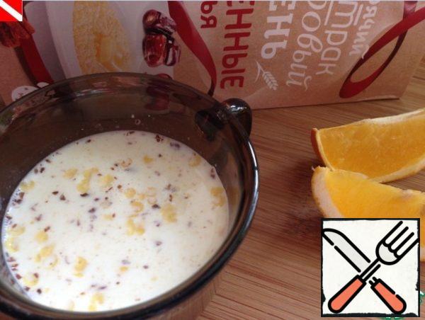 Add millet flakes, honey, orange juice, cinnamon to taste.
