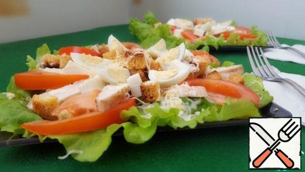 Sprinkle some more cheese and decorate with feta, tomato and egg.
Caesar salad is ready.